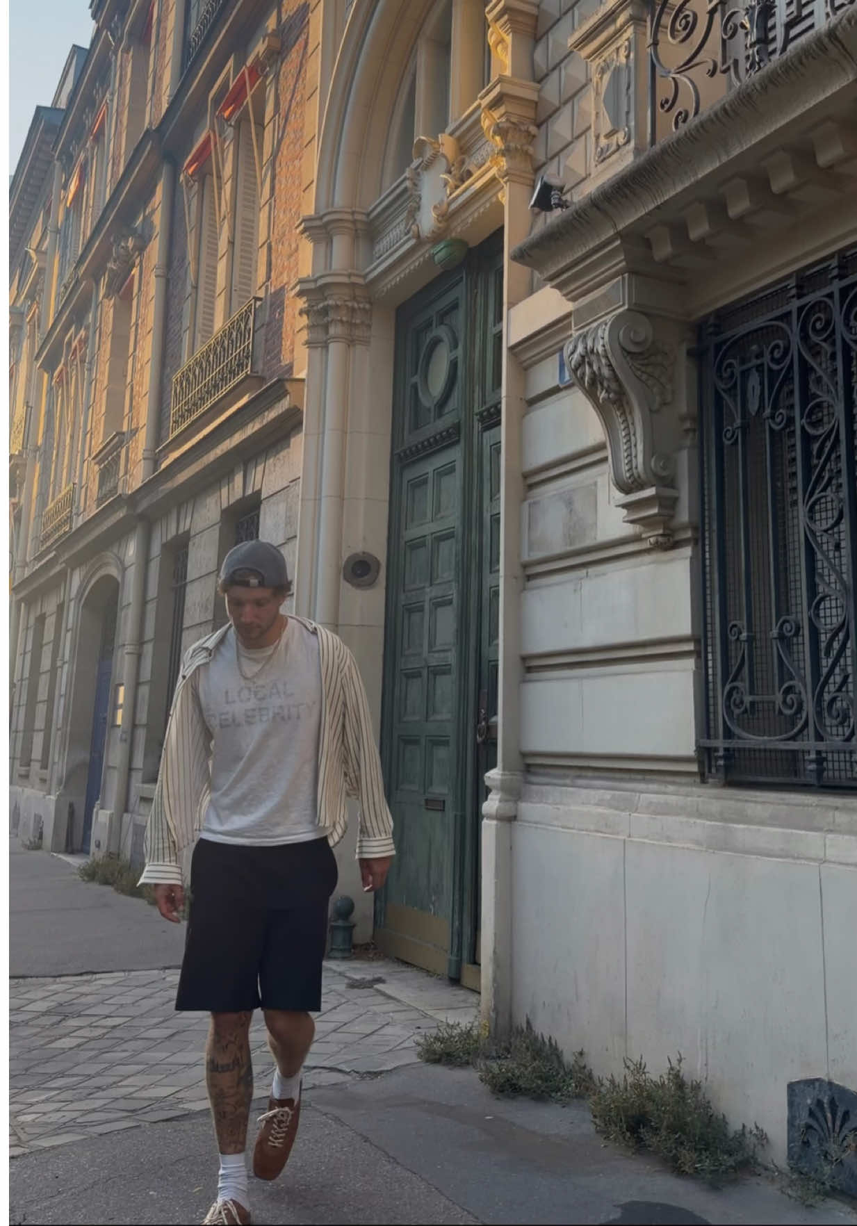 Golden hour street style, Paris